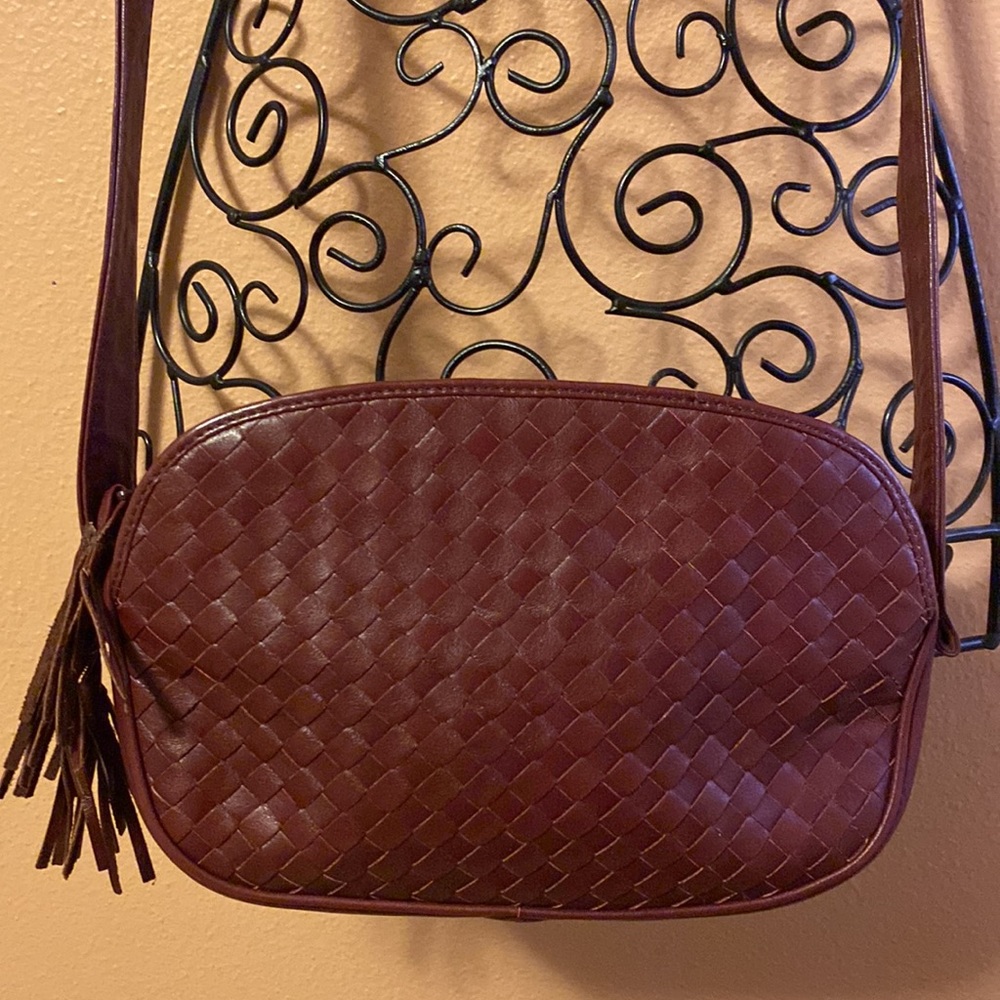 Sh Specrs genuine leather made in Arginine burgundy woven crossbody